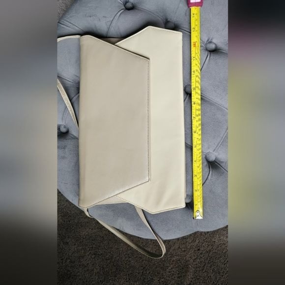 Adolfo tan leather shoulder purse - like new condition - Picture 10 of 12